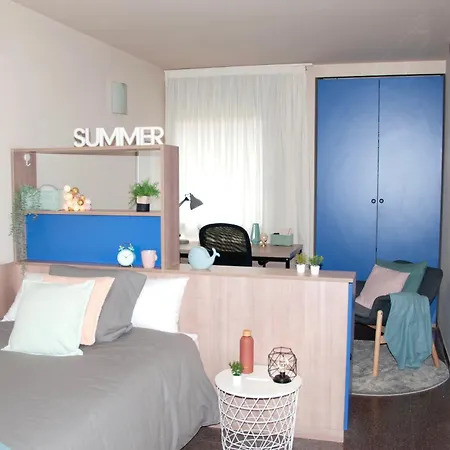 Residencia Universitaria Resa Hernan Cortes *