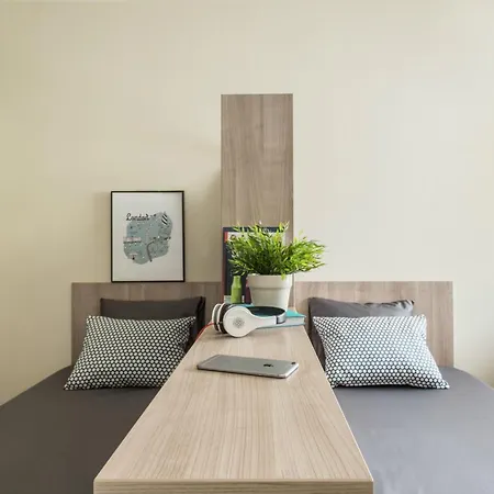 Residencia Universitaria Resa Hernan Cortes *