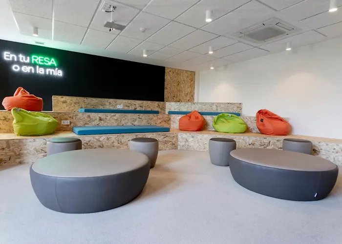 Residencia Universitaria Resa Hernan Cortes *