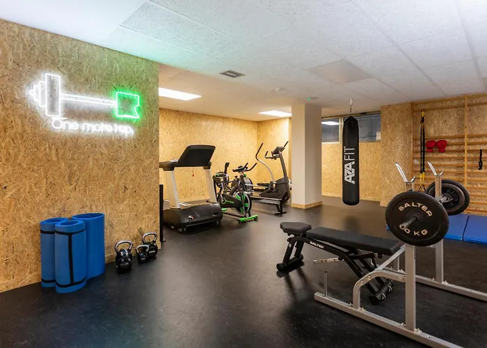 Residencia Universitaria Resa Hernan Cortes *